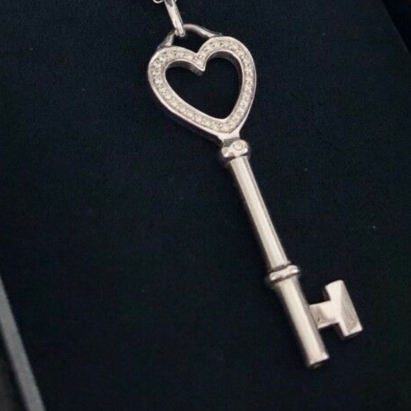 TIFFANY & CO. 18KT WHITE GOLD DIAMOND HEART KEY PENDANT 16-INCH NECKLACE - Picture 3 of 7
